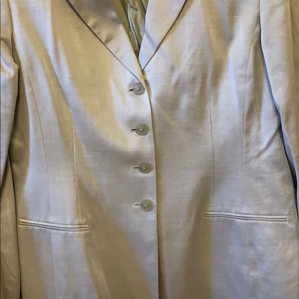 Clothes - Picture 6 of 12
